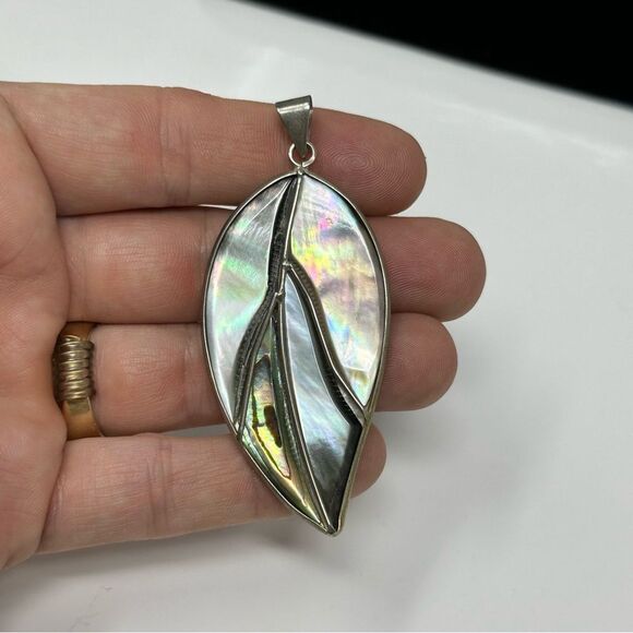 Mother of pearl pendant - Picture 1 of 2